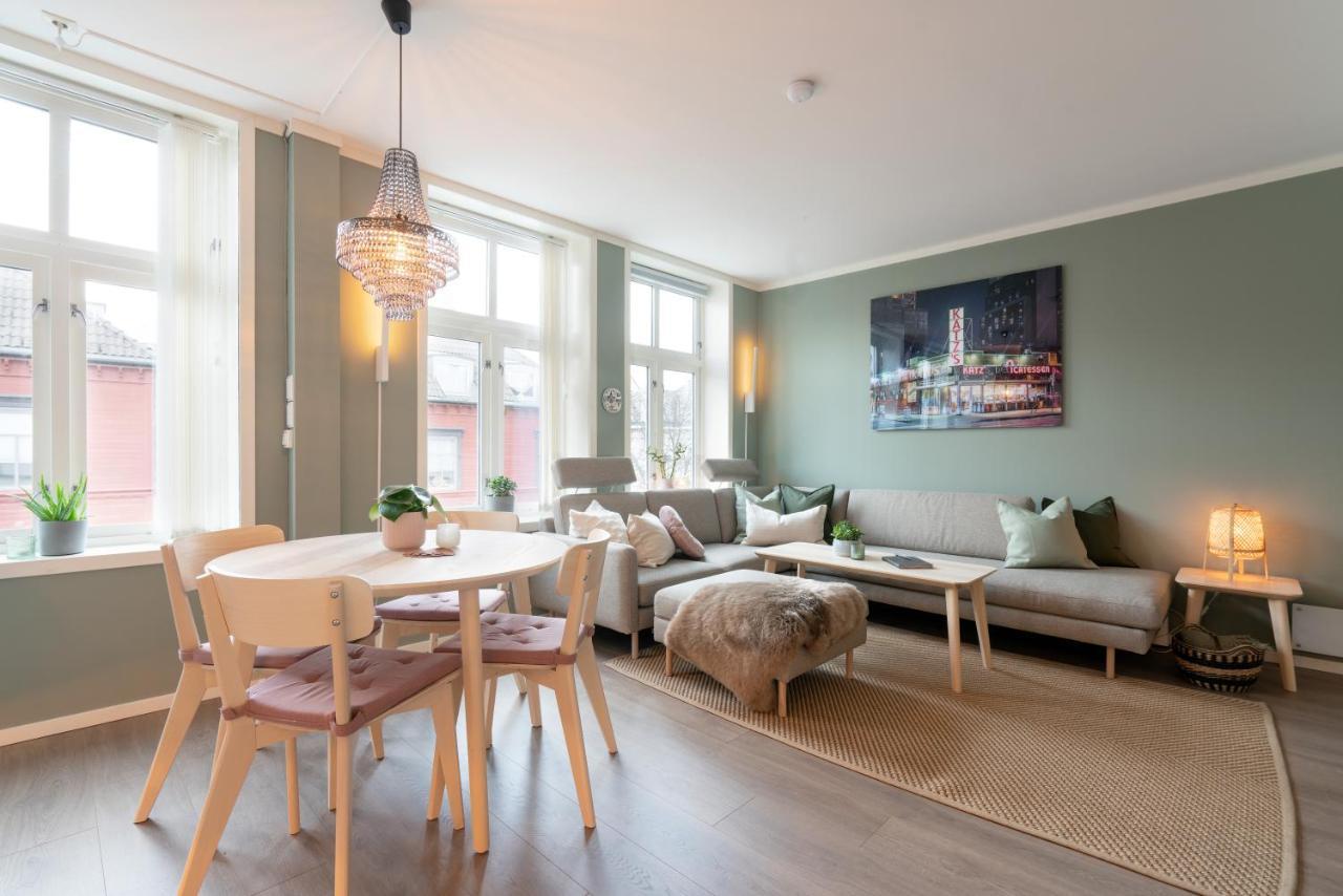 The Golden Lion Street Getaway Apartment Trondheim Exterior photo