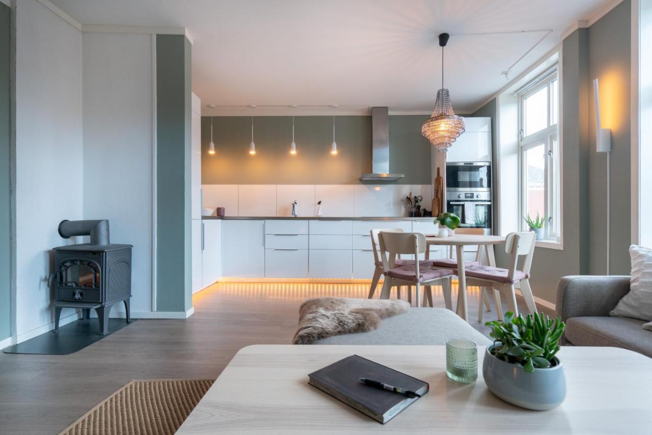 The Golden Lion Street Getaway Apartment Trondheim Exterior photo